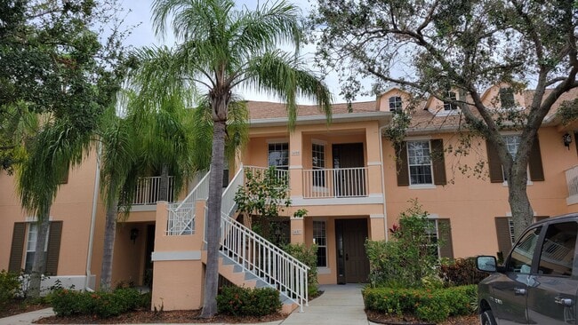 Building Photo - Annual UNfurnished 2/2 ground floor condo in water front boating community