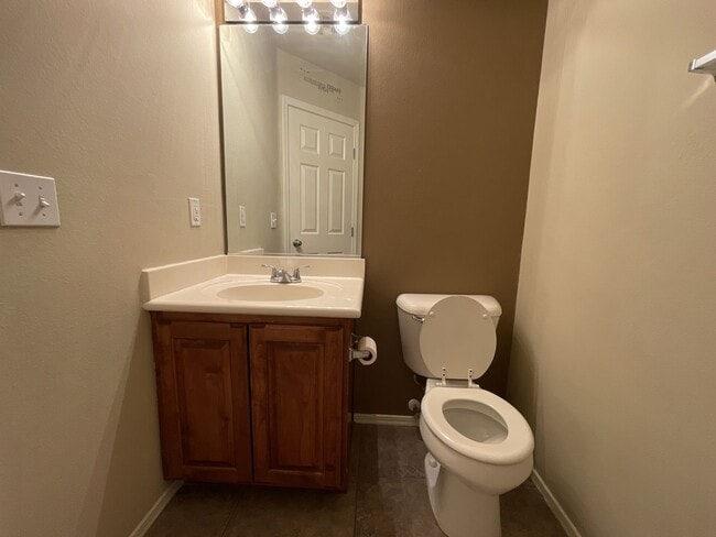 Building Photo - Spacious 3-Bedroom Home in the Northwest L...