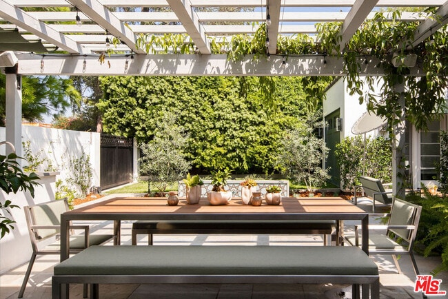 Building Photo - 3787 Glenfeliz Blvd