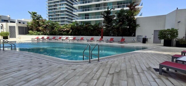 Building Photo - 1100 S Miami Ave