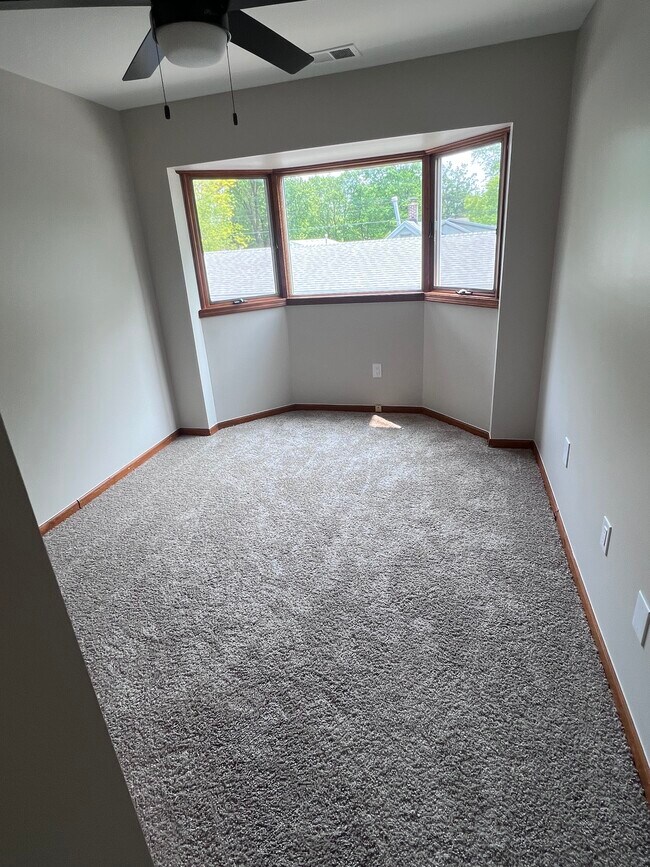 Building Photo - 261 Pinewood Cir