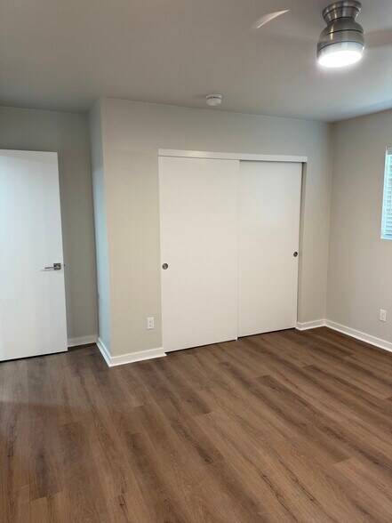 Building Photo - 192 E Vista del Cerro Dr