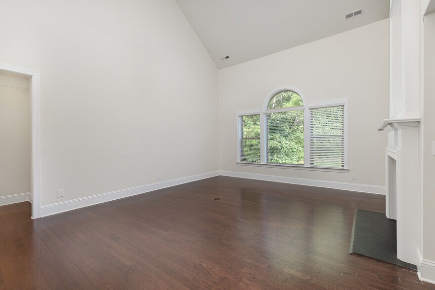 Building Photo - 9909 Woodland Watch Ct