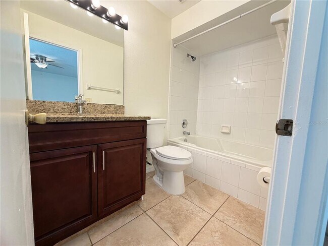 Building Photo - 2418 Harbor Town Dr
