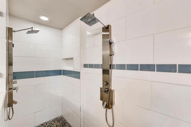 Building Photo - 5202 Pershing St