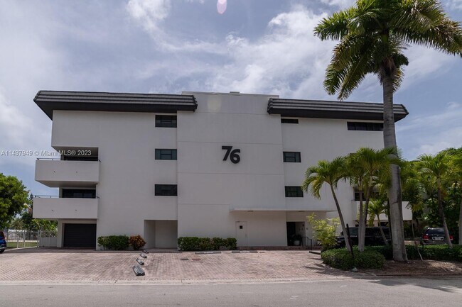 Building Photo - 76 Isle of Venice Dr