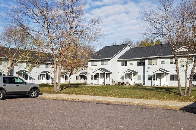 Building Photo - MEADOWVIEW TOWNHOMES