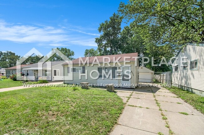 Building Photo - 22375 Eastwood Ave