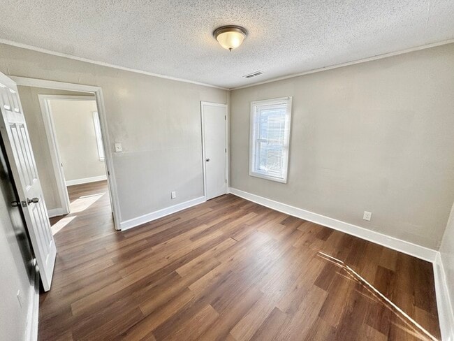 Building Photo - 2071 Hubert Ave