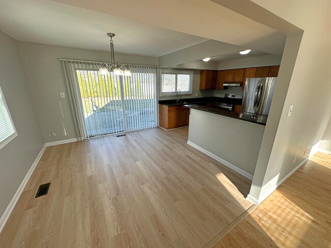 Building Photo - 908 Parker Dr