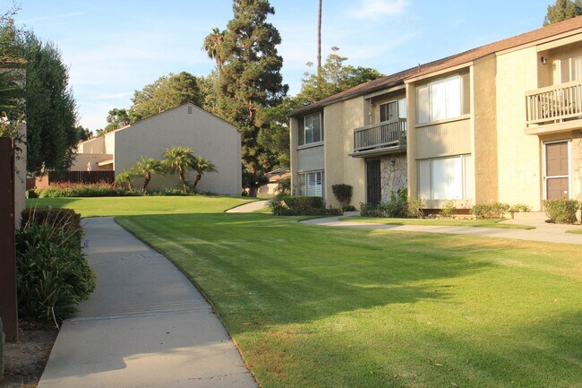 Building Photo - For Rent: Upgraded 3-Bedroom Condo in Todd...