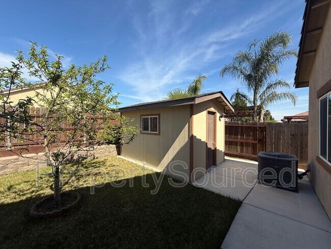 Building Photo - 437 Pendragon St