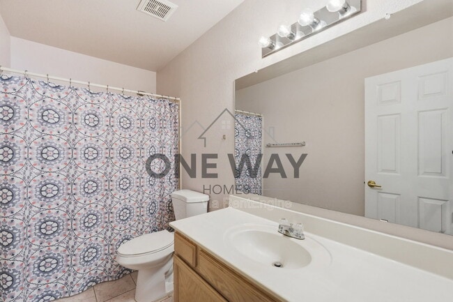 Building Photo - 819 E Cindy St