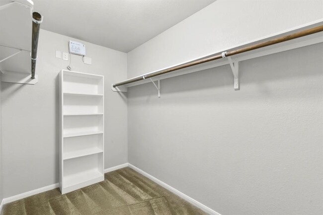 Building Photo - 15603 Walnut Leaf Ln