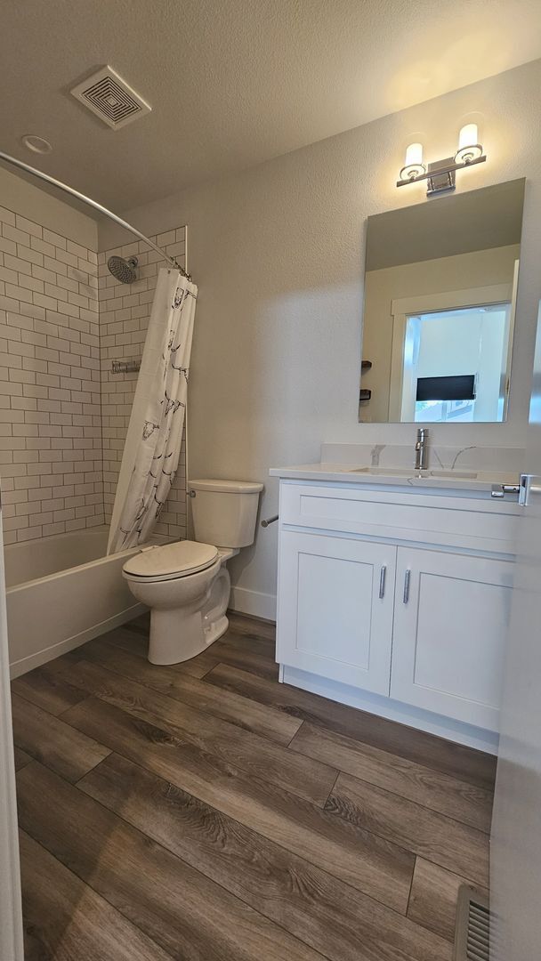 Building Photo - Modern Townhome with off street Parking in...