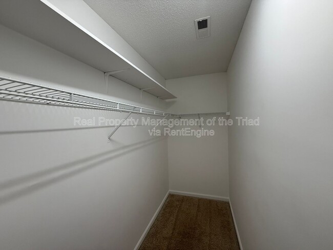 Building Photo - 4005 Sassafras Ct