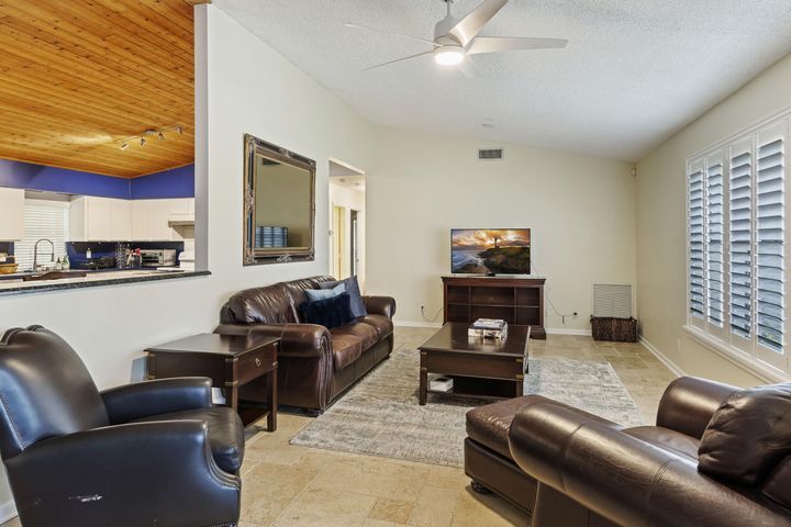 Building Photo - 756 Juniper Pl