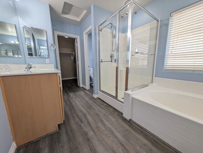 Building Photo - 7550 Morisset Ave