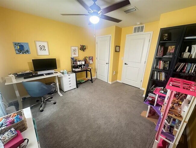 Building Photo - Spacious 4BR in Desirable Deer Path North!
