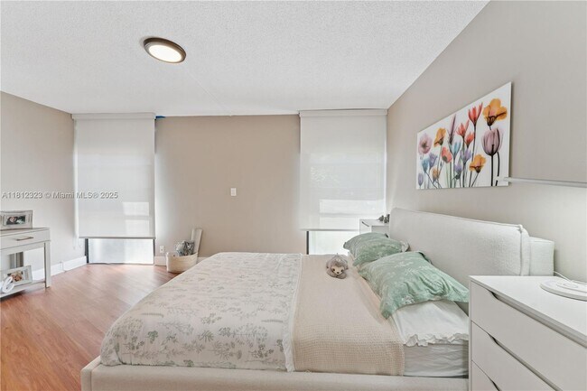 Building Photo - 3101 N Country Club Dr