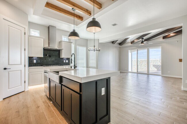 Building Photo - Beautiful East side House 4 bed-2.5 baths, part of The  Club that includes Swimming Pool, Gym, Te...