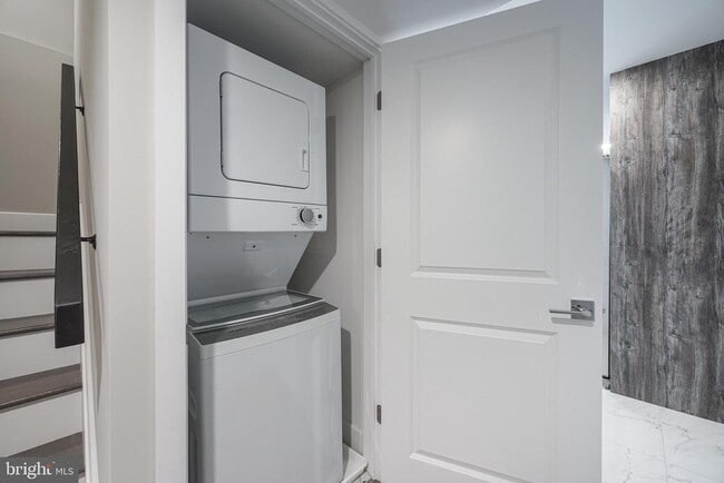 Building Photo - 758 N Uber St