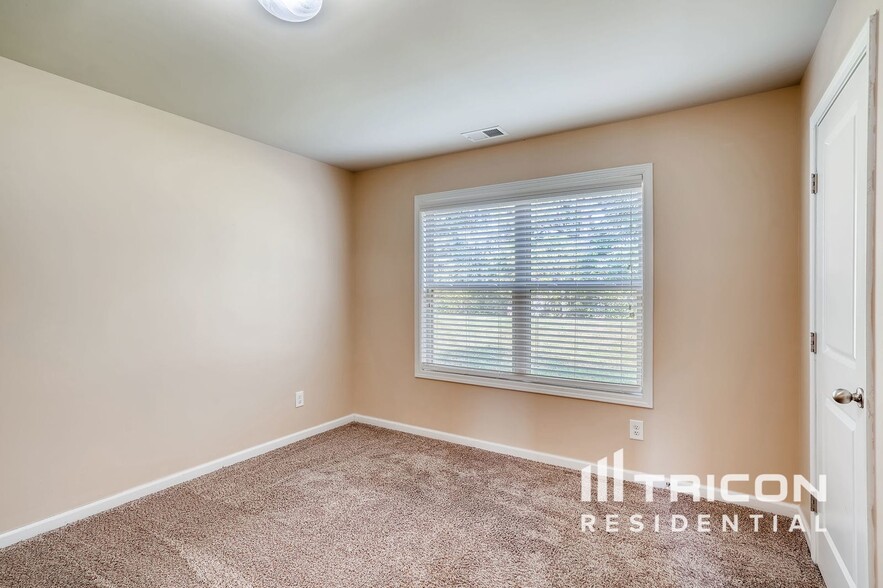Building Photo - 2737 Cove View Ct SE