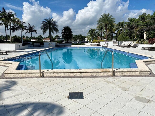 Building Photo - 5600 Collins Ave