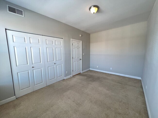 Building Photo - 5653 Waterman Blvd