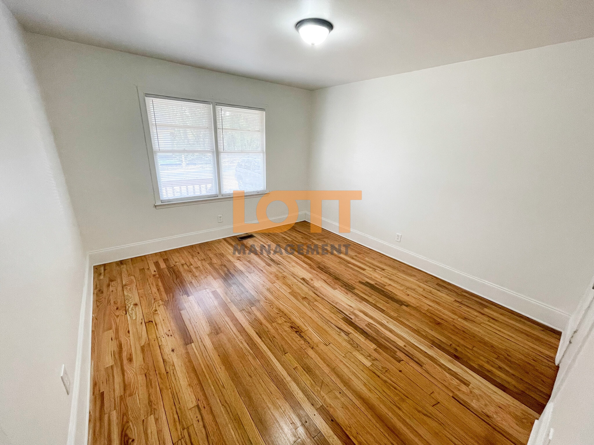 Building Photo - 205 King St