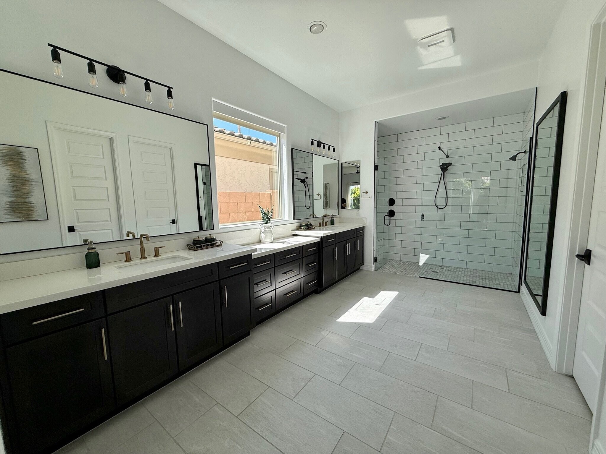 Building Photo - 10649 Thatcher Ave