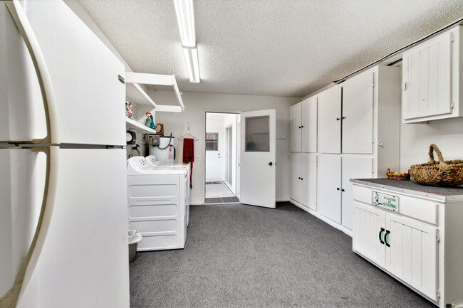 Spacious utility room with new washer and dryer, and plenty of room for a Man Cave/She Shack or hobb - 12414 W Nugget Ct