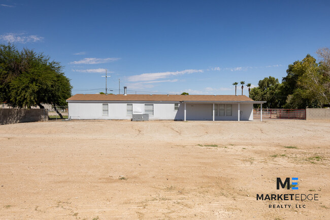 Building Photo - 5Bed/3Bath Home in Buckeye, AZ! Ready for ...
