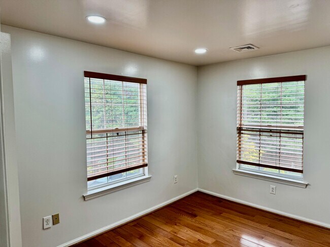 Building Photo - 34 Bergen Ridge Rd