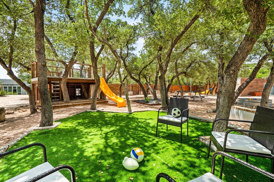 Building Photo - 9801 Mor Dr