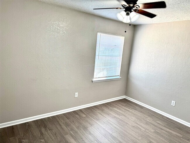 Building Photo - 10206 Buena Park Dr