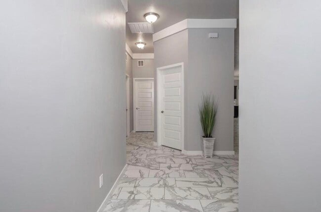 Building Photo - 14832 Boer Trl Ave