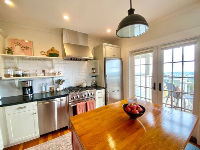 Building Photo - Enchanting 1-Bedroom, 1-Bath Oasis with Stunning Views