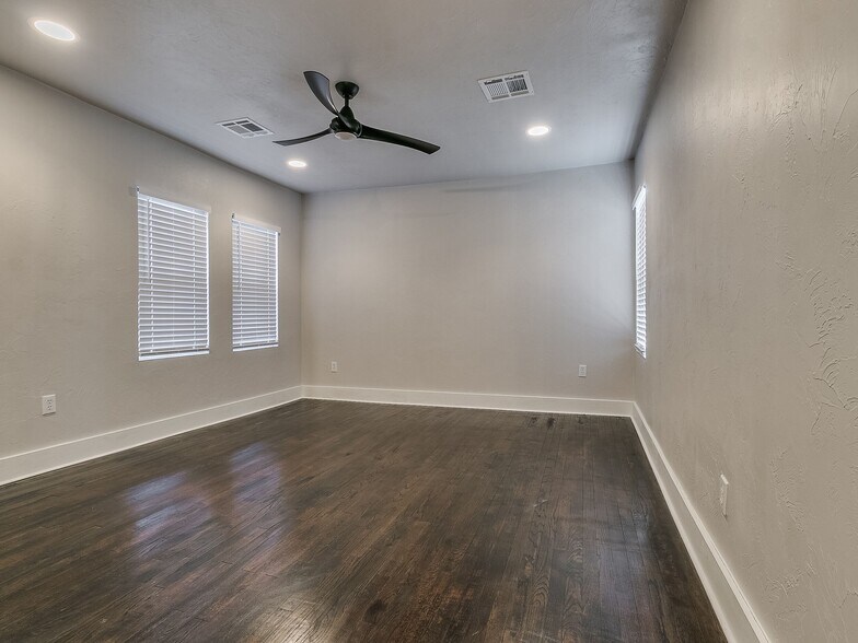 Master bedroom - 1121 NW 43rd St