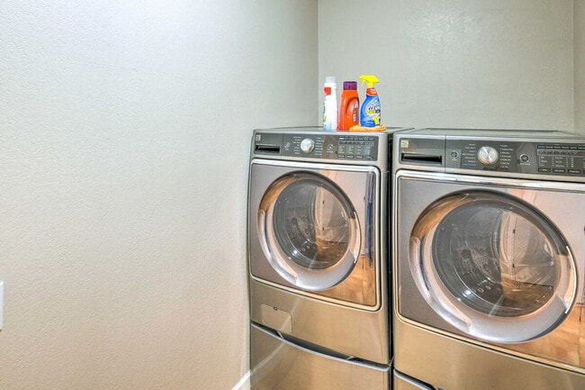 Building Photo - 4401 E Stanford Ave