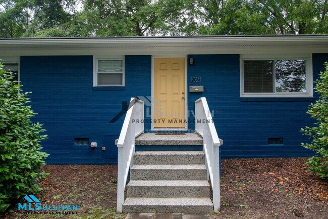Building Photo - 1021 Sedgefield St