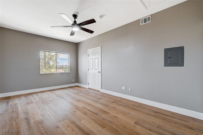 Building Photo - 855 N Stephanie St