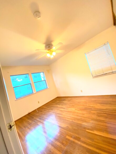 Building Photo - 5876 Bowcroft St