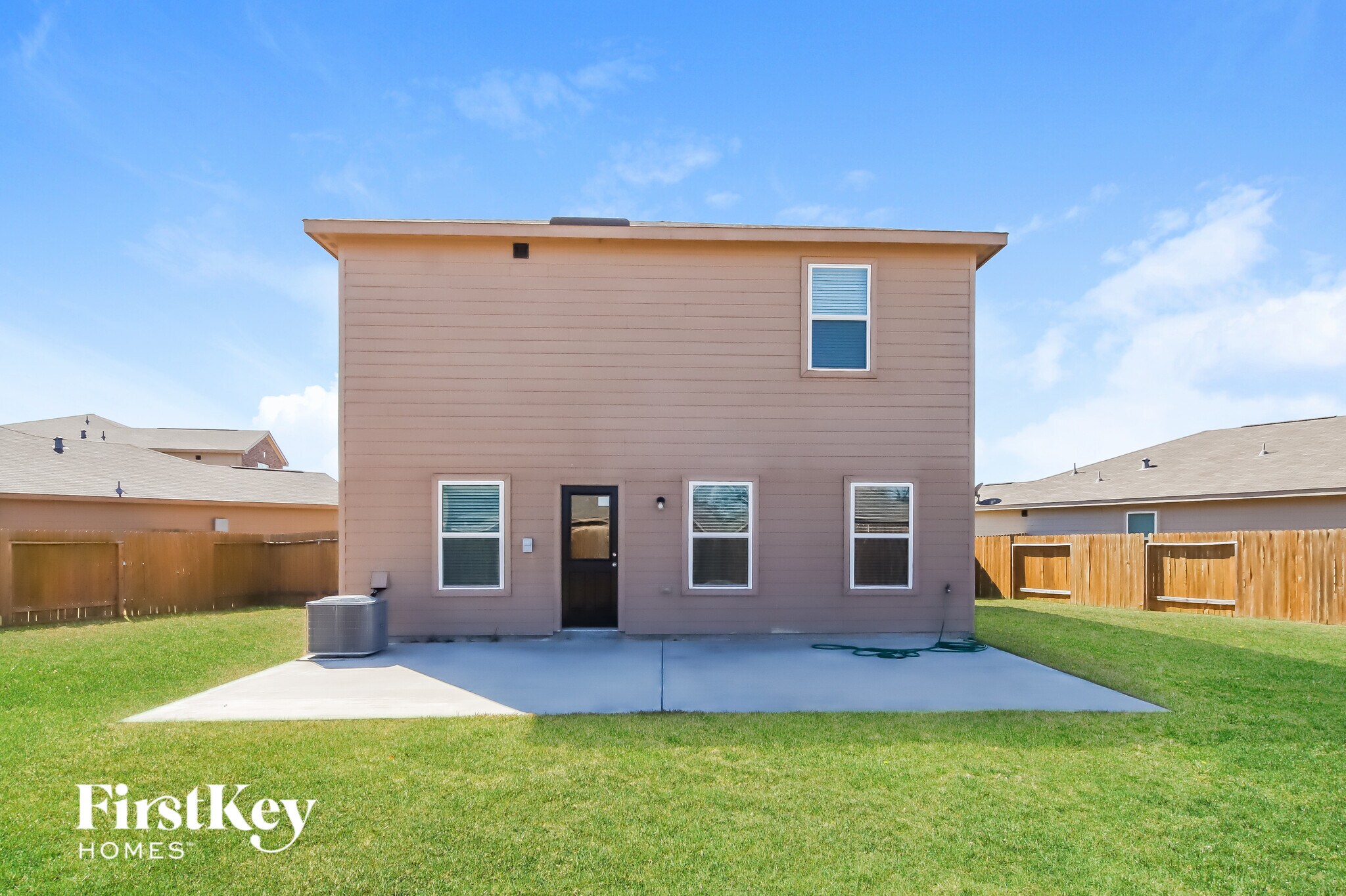 Building Photo - 15406 River Ends Dr