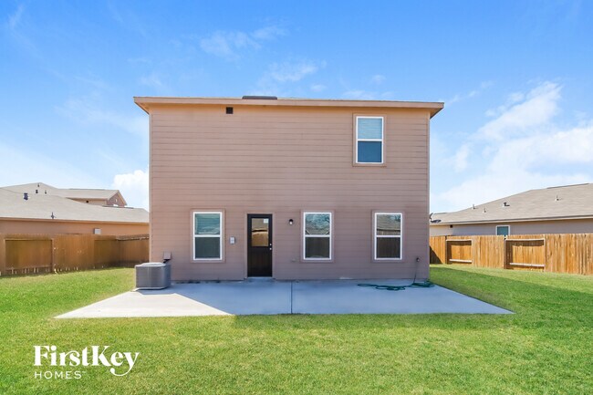 Building Photo - 15406 River Ends Dr