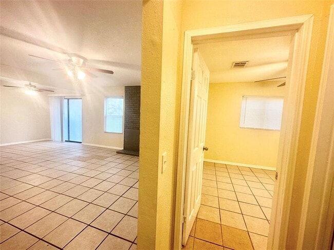 Building Photo - 5101 Purple Sage Dr