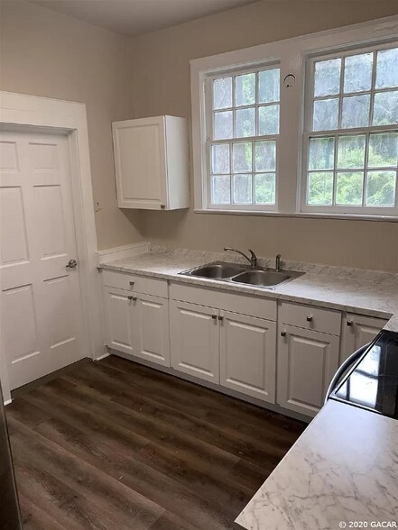 Building Photo - 929 SW 13th St