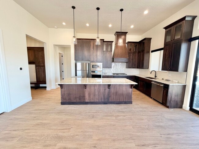 Building Photo - Beautiful Single-Level Home with Trail Access & Stunning Views!!! Pet Friendly!