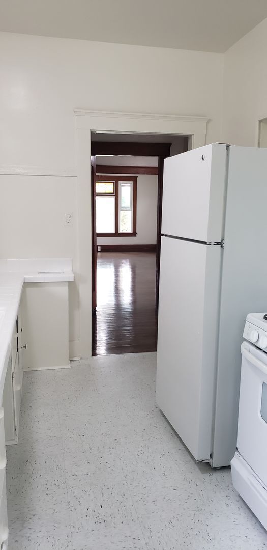 Building Photo - Victorian Gem in Golden Hill with garage!