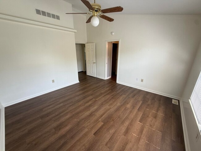 Building Photo - 390 Retrac Rd